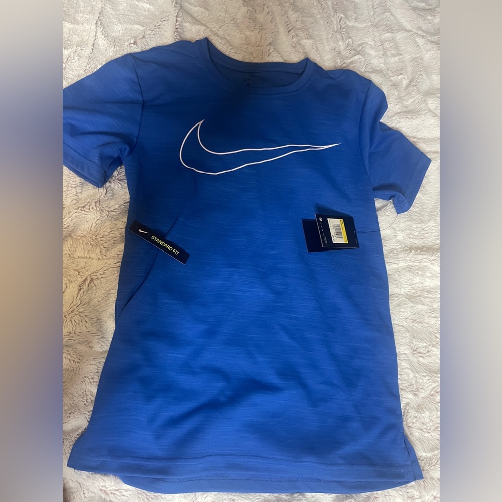 Men’s Nike breathable fabric shirt